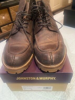 Johnston & Murphy Brown Leather Chukka Moc Toe Boots